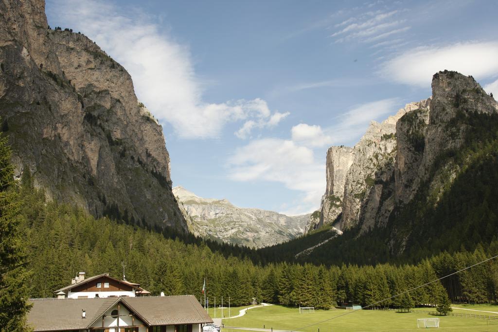 Hotel Val セルヴァ・ディ・ヴァル・ガルデーナ エクステリア 写真